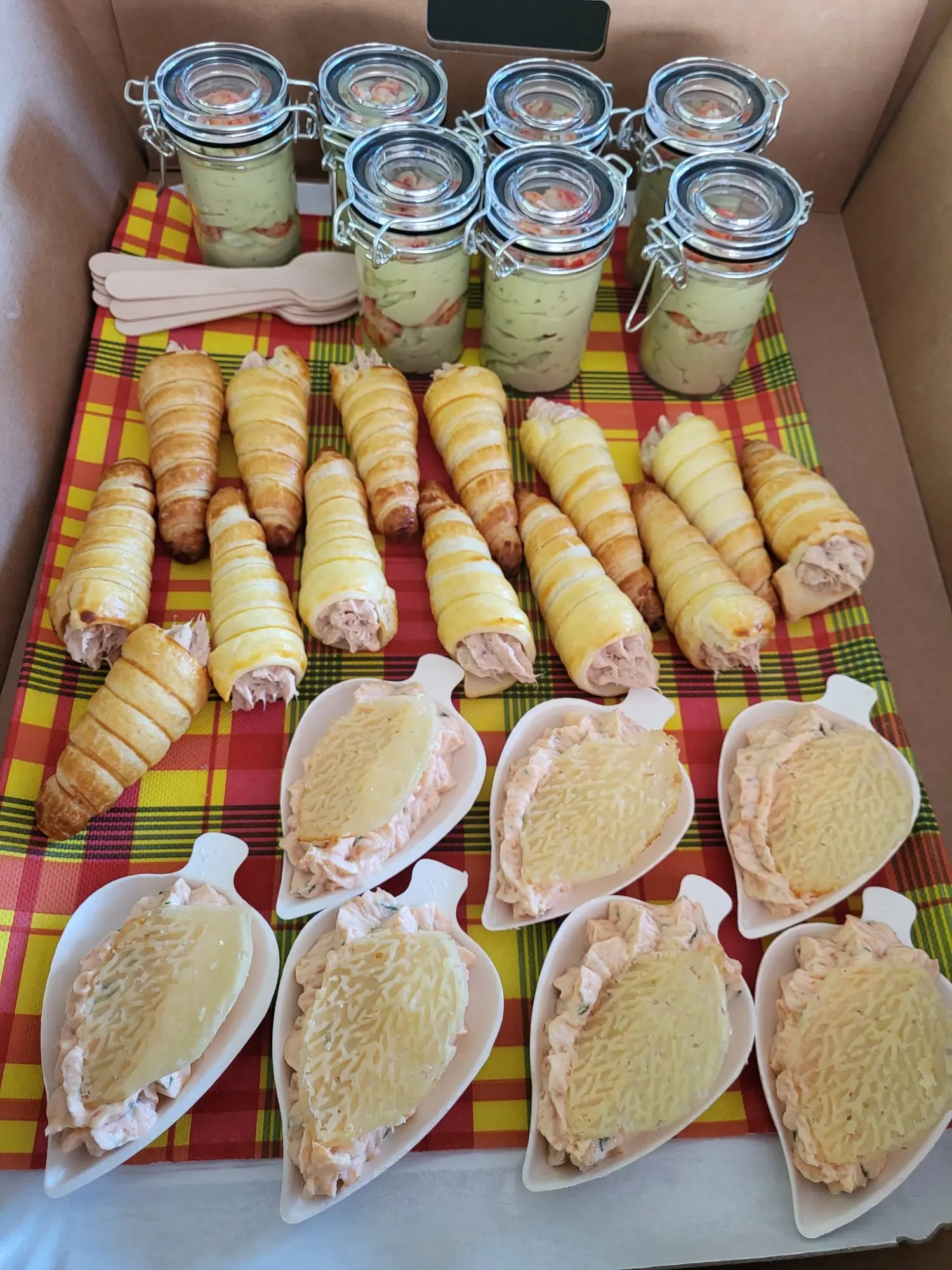 Verrines Avocats - Cone thon - mousse truite