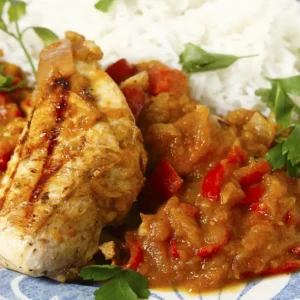 Poulet roussi, consommé de haricots rouges et riz bastimati